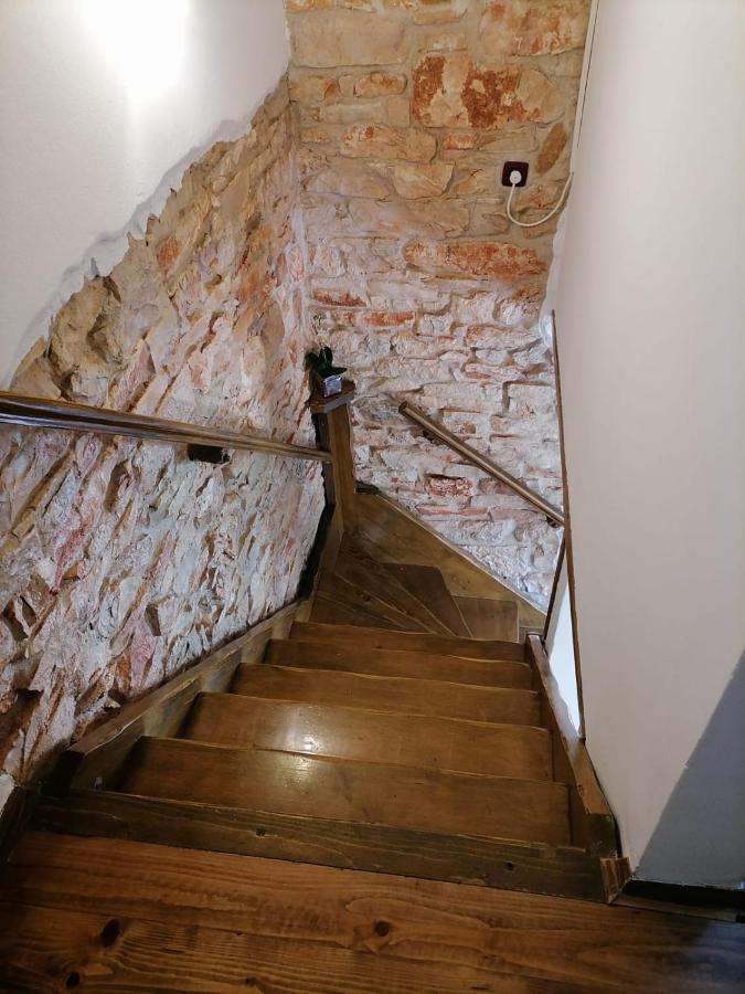 Mala Kuca Sa Velikim Grijanim Bazenom Antonio Villa Sisan Luaran gambar