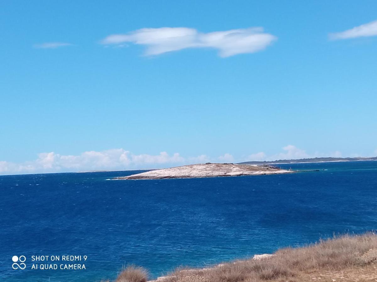 Mala Kuca Sa Velikim Grijanim Bazenom Antonio Villa Sisan Luaran gambar